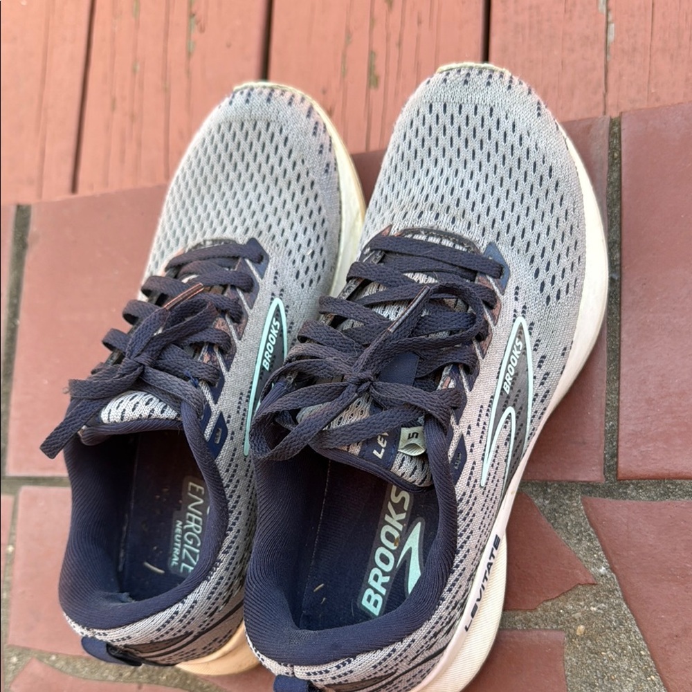 Brooks Performance Gray and Navy Running Shoes